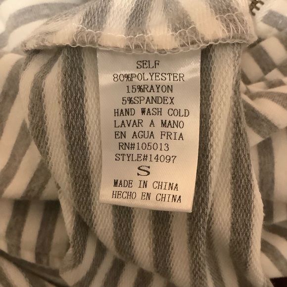 ANDREE BY UNIT GRAY & WHITE STRIPE COWL SIDE ZIP-UP SWEATER / Size S - Picture 11 of 11